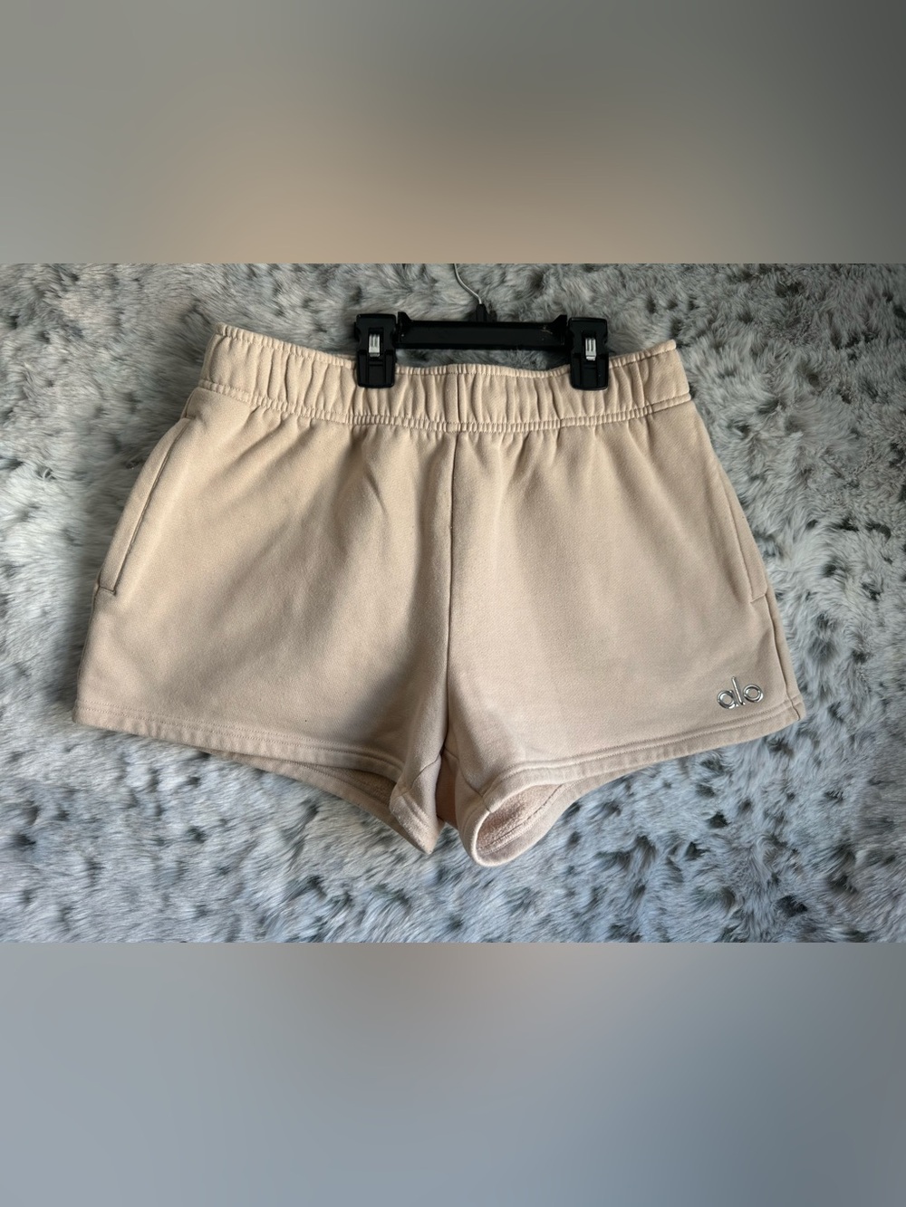 403 ALO Yoga Beige Drawstring Lounge Shorts. Sz small / medium